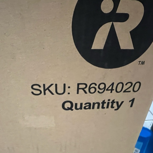 iRobot Roomba 694 WiFi Connected Robot Vacuum - Picture 6 of 8